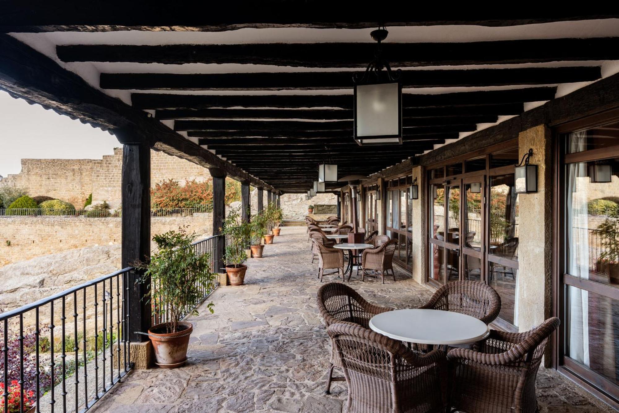 Parador de Sos del Rey Católico Exterior foto