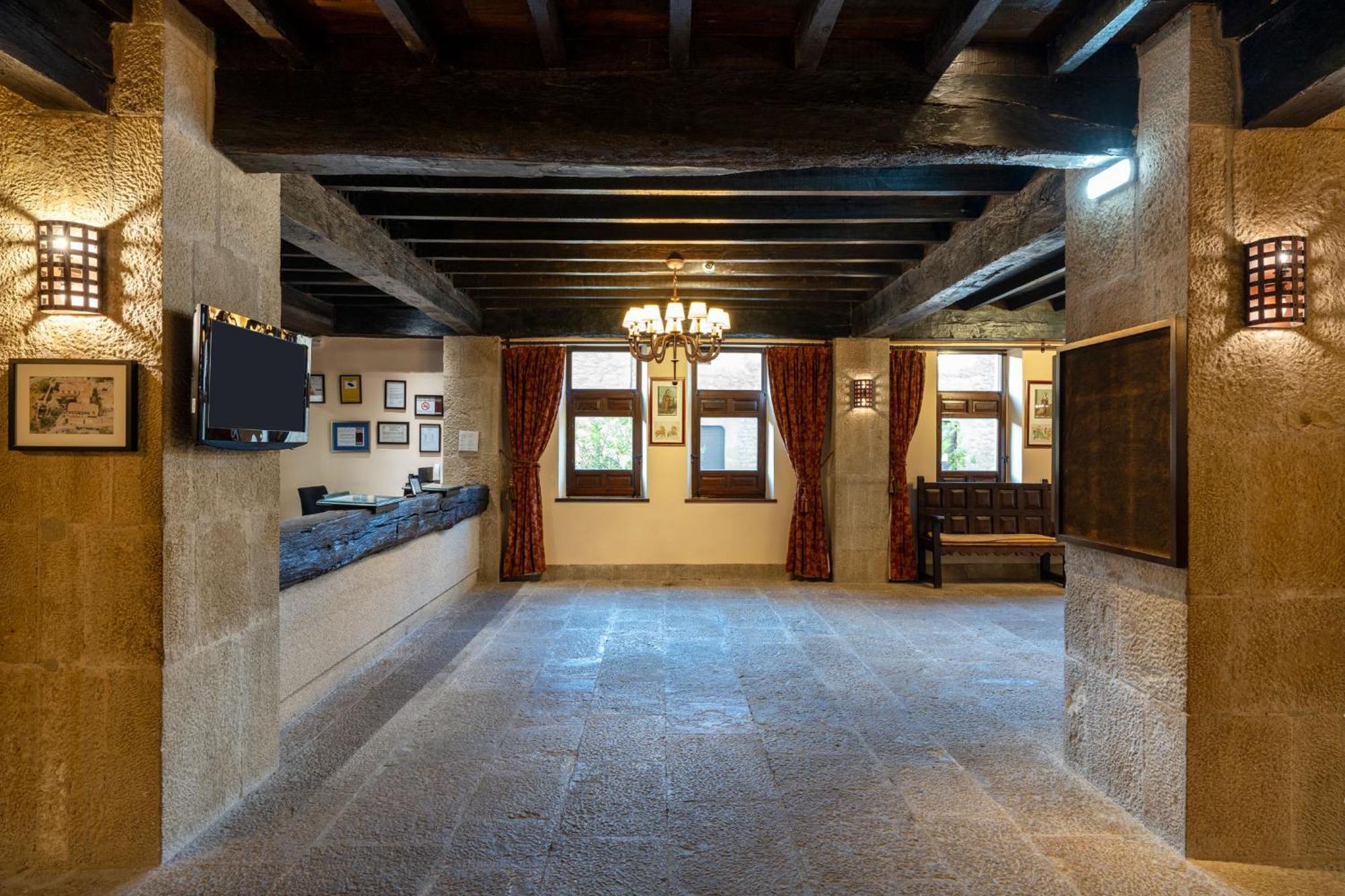 Parador de Sos del Rey Católico Exterior foto