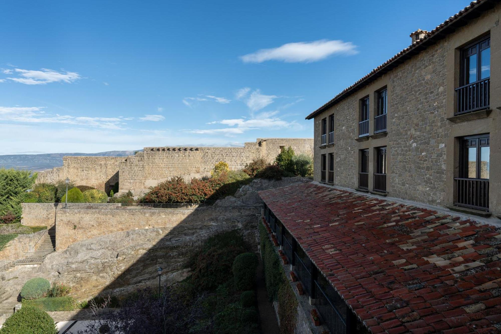 Parador de Sos del Rey Católico Exterior foto